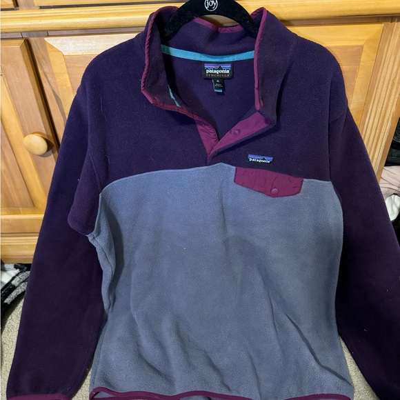 Patagonia Tops - Women’s Patagonia Jacket - XL